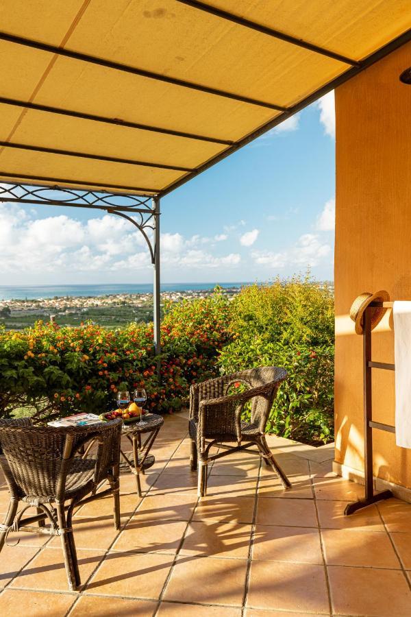 Solemar Sicilia - Le Casette Di Calzata カンポフェリーチェ・ディ・ロッチェッラ エクステリア 写真